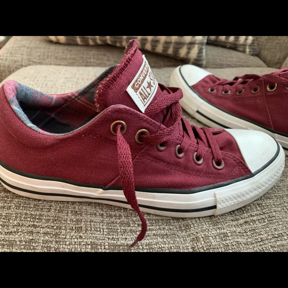 Size 9 women’s Converse Sneakers